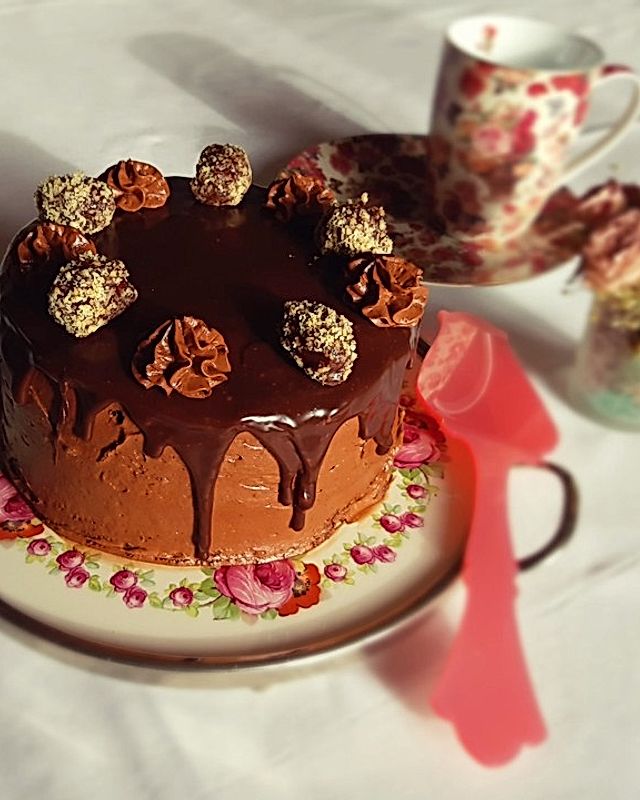 Mousse au Chocolat-Torte mit selbstgemachtem Schokoladen-Biskuitboden