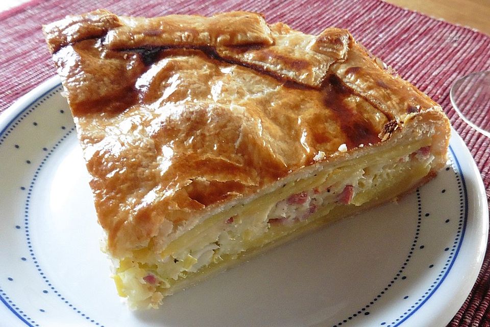 Kartoffel-Lauch-Torte im Blätterteig