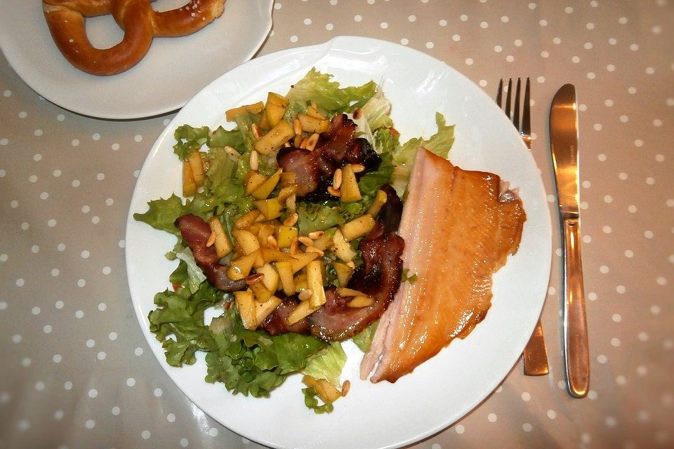 Salatvariation mit geräucherter Forelle