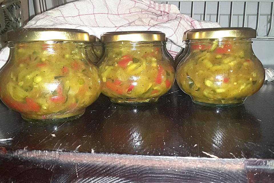 Zucchini-Paprika-Zwiebel-Relish