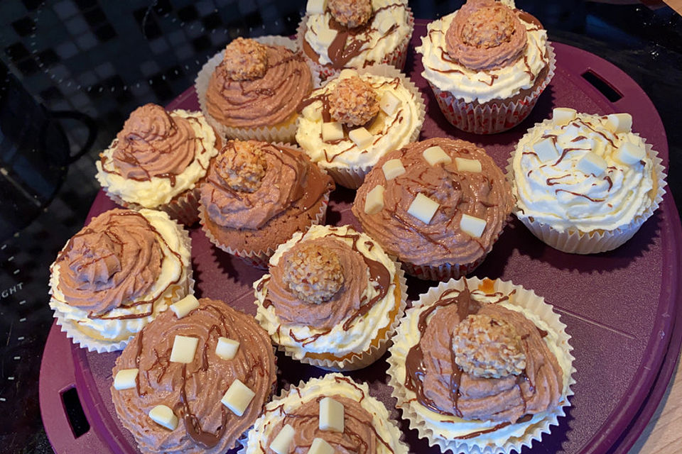 Nutella-Cupcakes mit Vanille- und Schokosahne