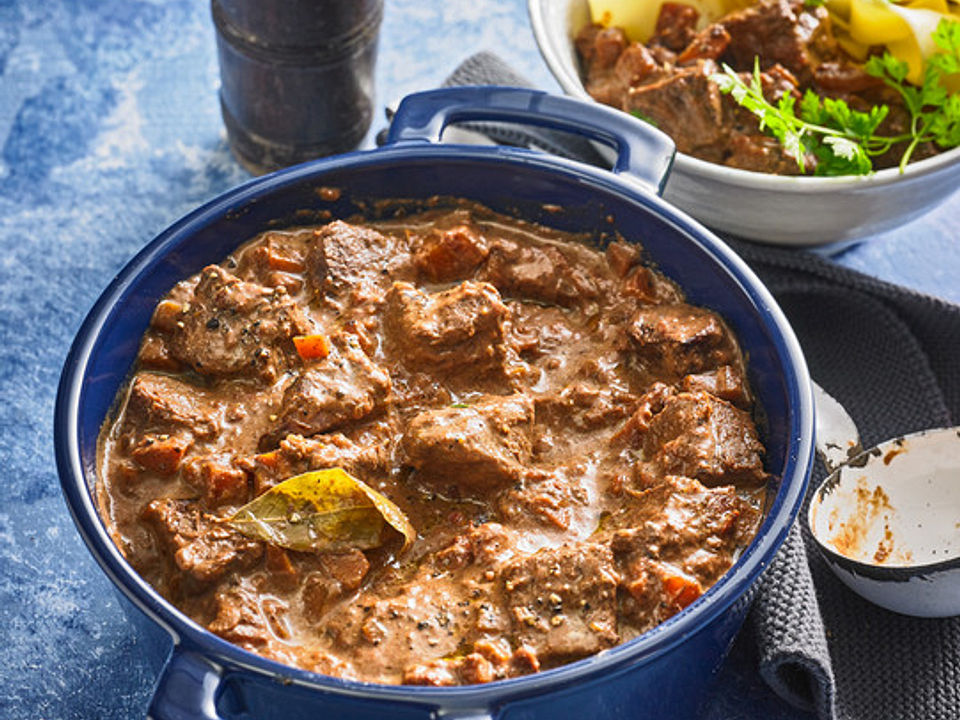 Rinder-Möhren-Ragout mit Rotwein-Sahnesoße