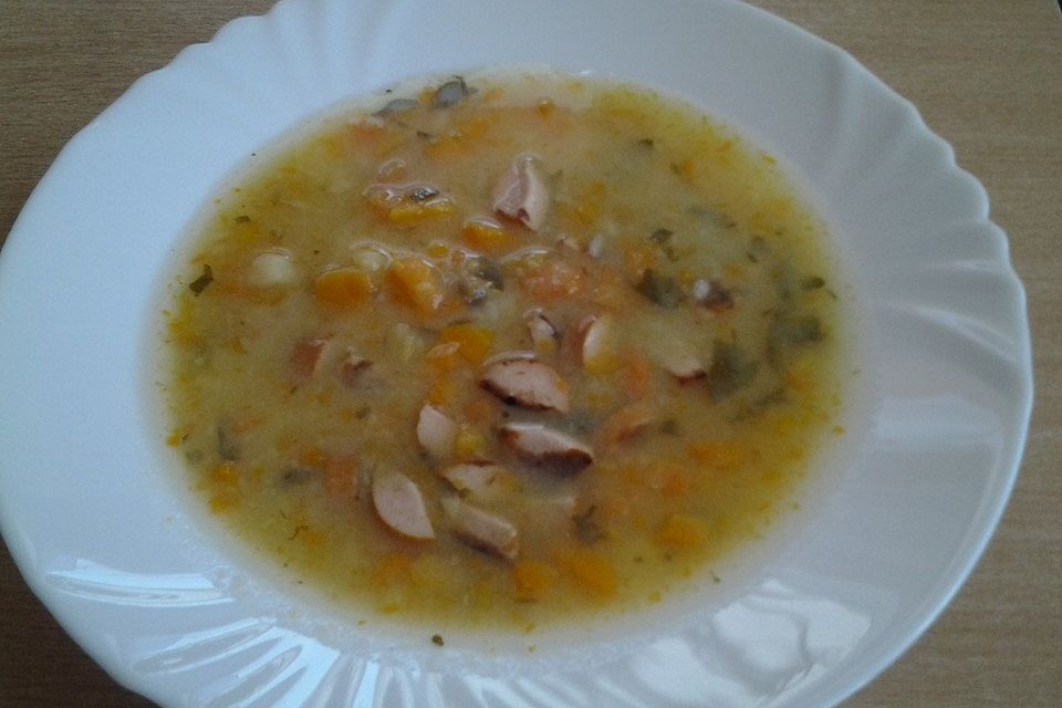 Möhren Kartoffelsuppe mit Würstchen