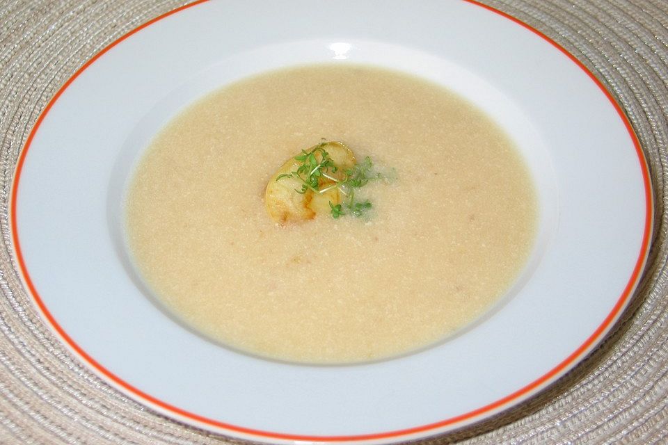 Herbstliche Apfel-Meerrettich-Suppe