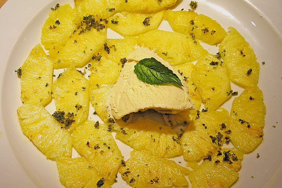 Ananasspalten mit Minz - Zucker - Pesto Ananasspalten mit Minz - Zucker - Pesto