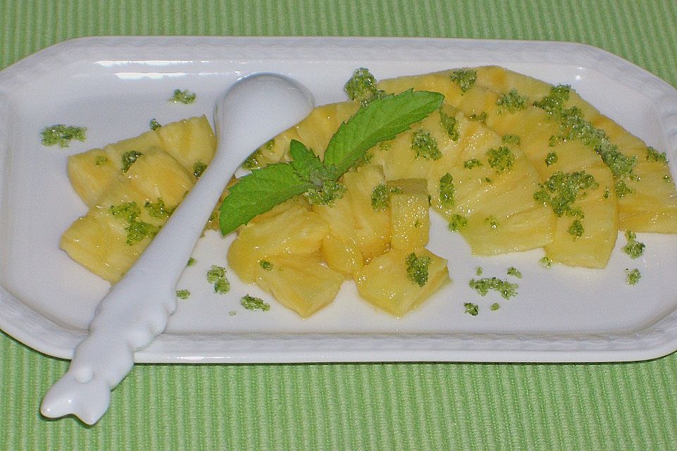 Ananasspalten mit Minz - Zucker - Pesto Ananasspalten mit Minz - Zucker - Pesto