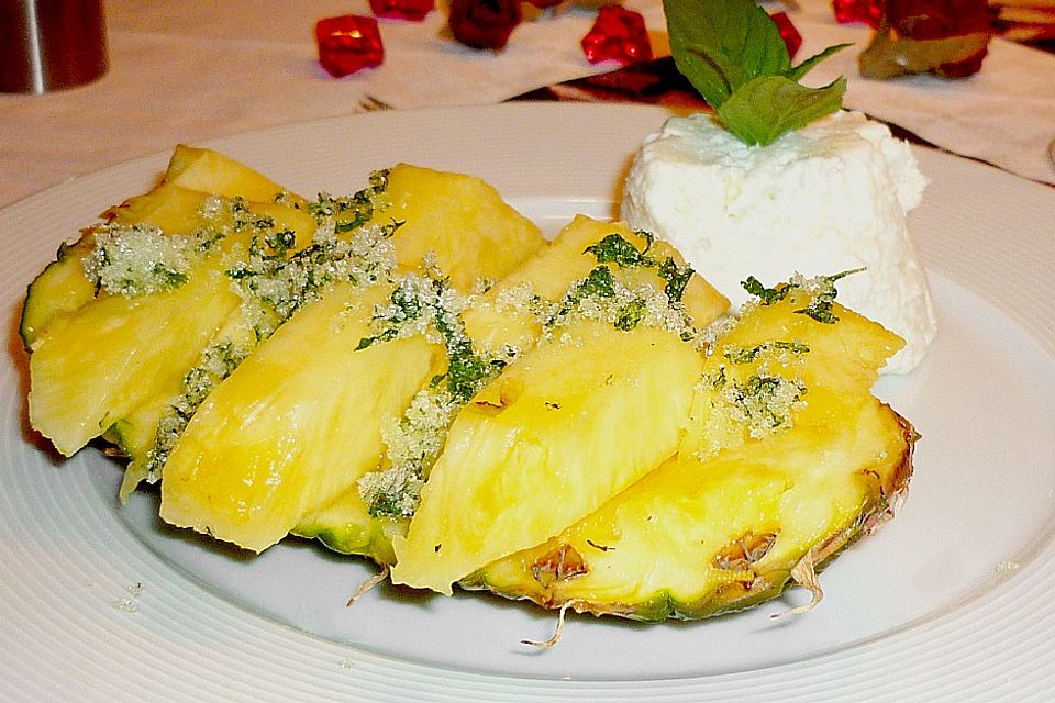Ananasspalten mit Minz - Zucker - Pesto Ananasspalten mit Minz - Zucker - Pesto
