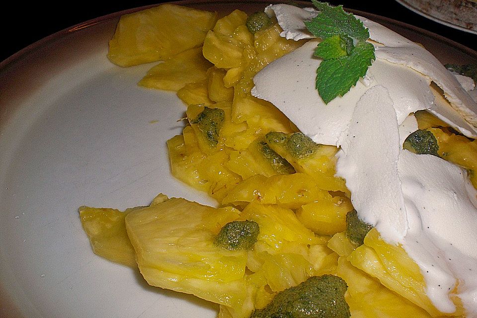 Ananasspalten mit Minz - Zucker - Pesto Ananasspalten mit Minz - Zucker - Pesto