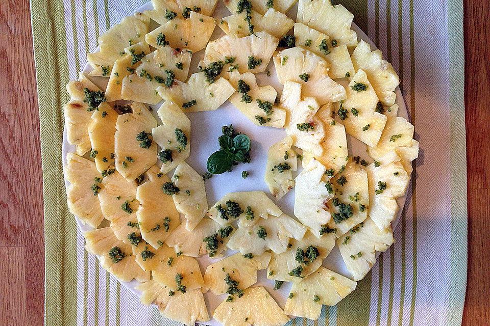 Ananasspalten mit Minz - Zucker - Pesto Ananasspalten mit Minz - Zucker - Pesto