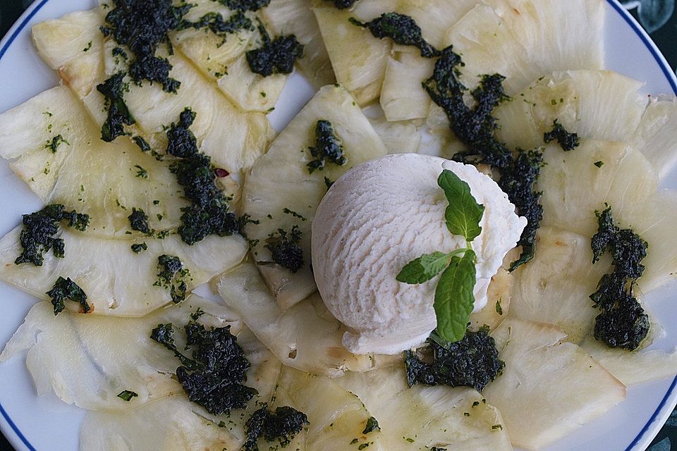 Ananasspalten mit Minz - Zucker - Pesto Ananasspalten mit Minz - Zucker - Pesto