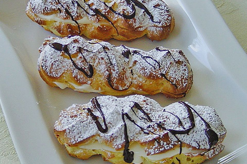 Eclairs mit Eierlikörcreme