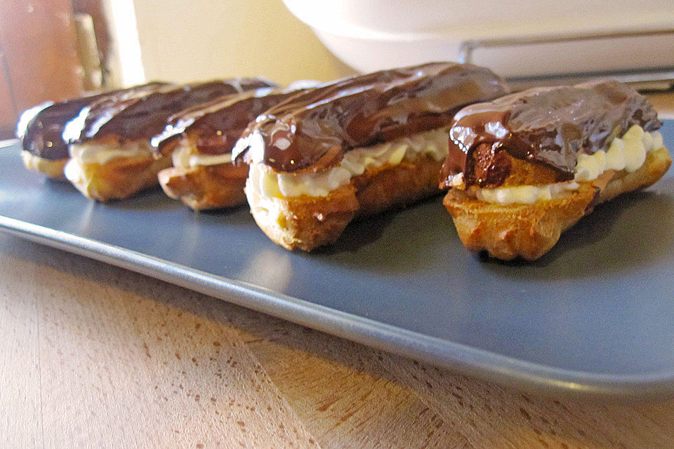 Eclairs mit Eierlikörcreme