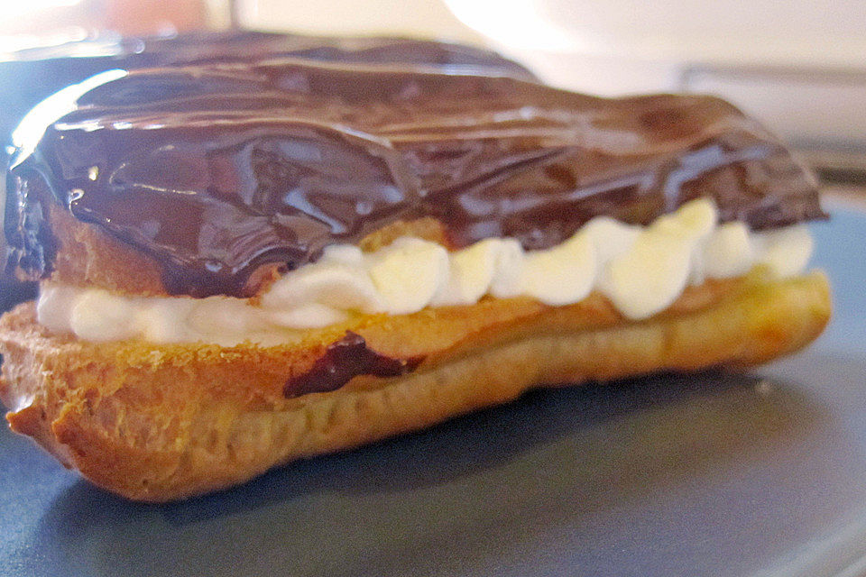 Eclairs mit Eierlikörcreme