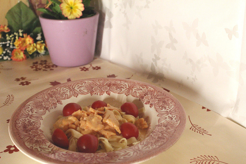 Tagliatelle in Lachs-Sahnesoße