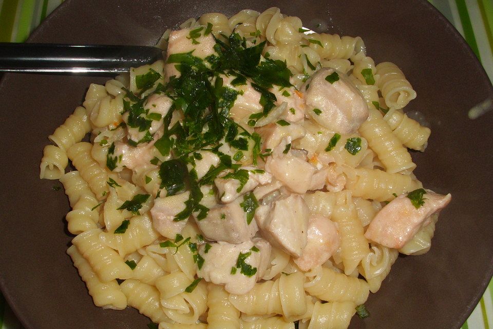 Tagliatelle in Lachs-Sahnesoße