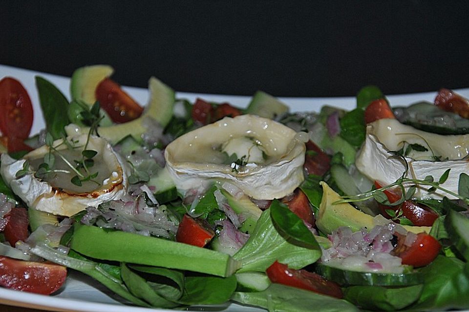 Gratinierter Honig-Ziegenkäse auf Salat