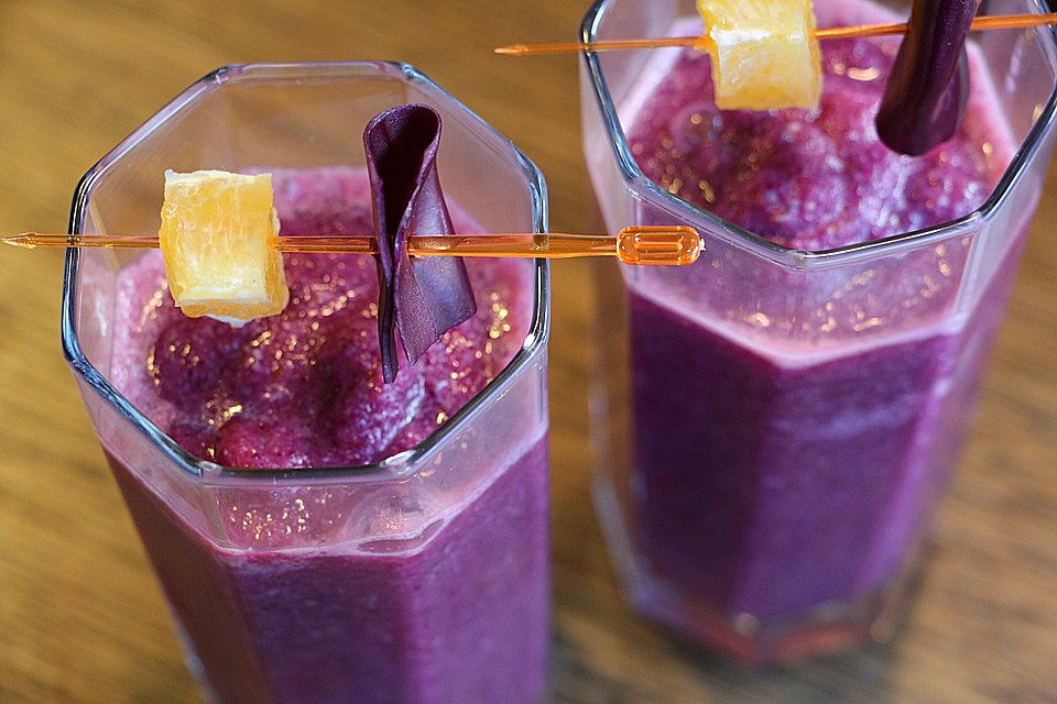 Rotkohl-Orangen-Smoothie mit Mandeln