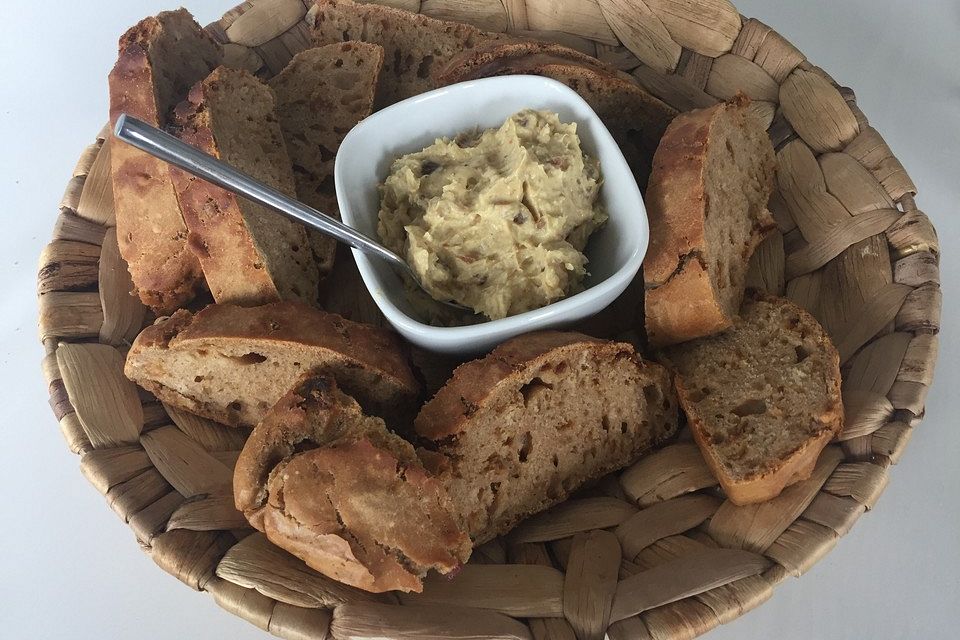 Frischkäse-Dip mit Datteln