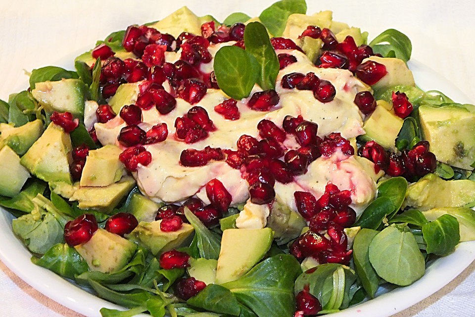 Feldsalat mit Avocado und Granatapfel