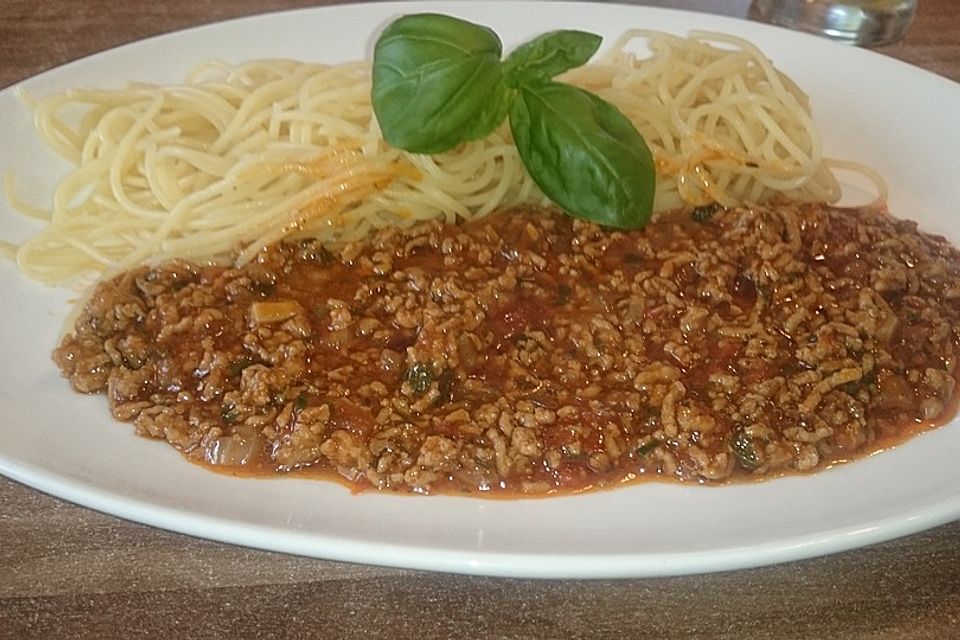 Einfache Tomaten - Hacksoße zu Spaghetti