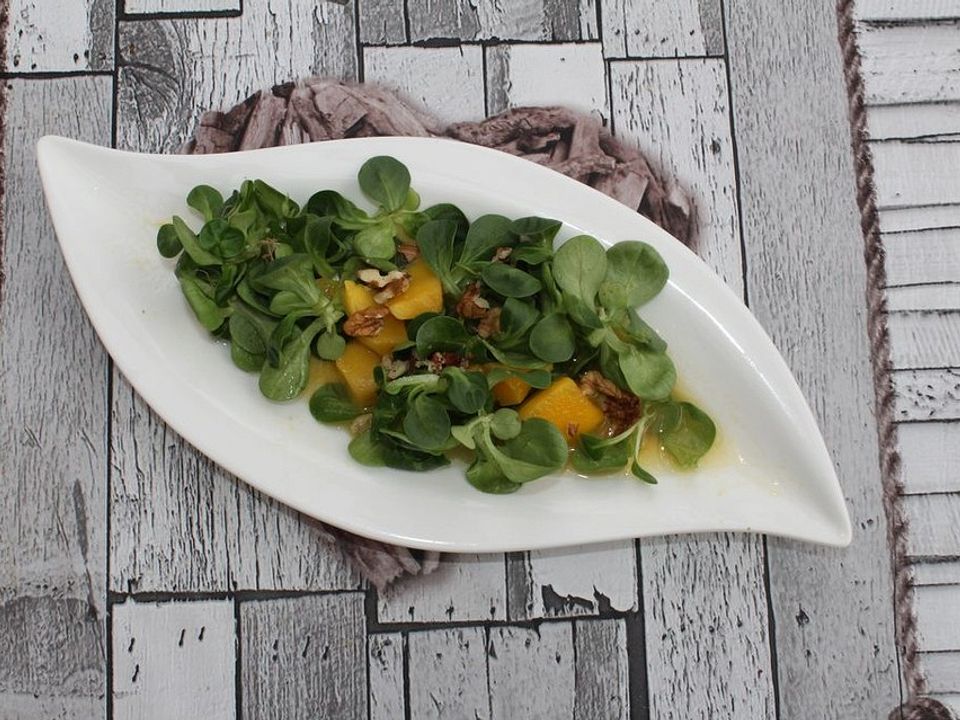 Feldsalat mit Orangen-Mango-Walnuss-Dressing von arainywinter| Chefkoch