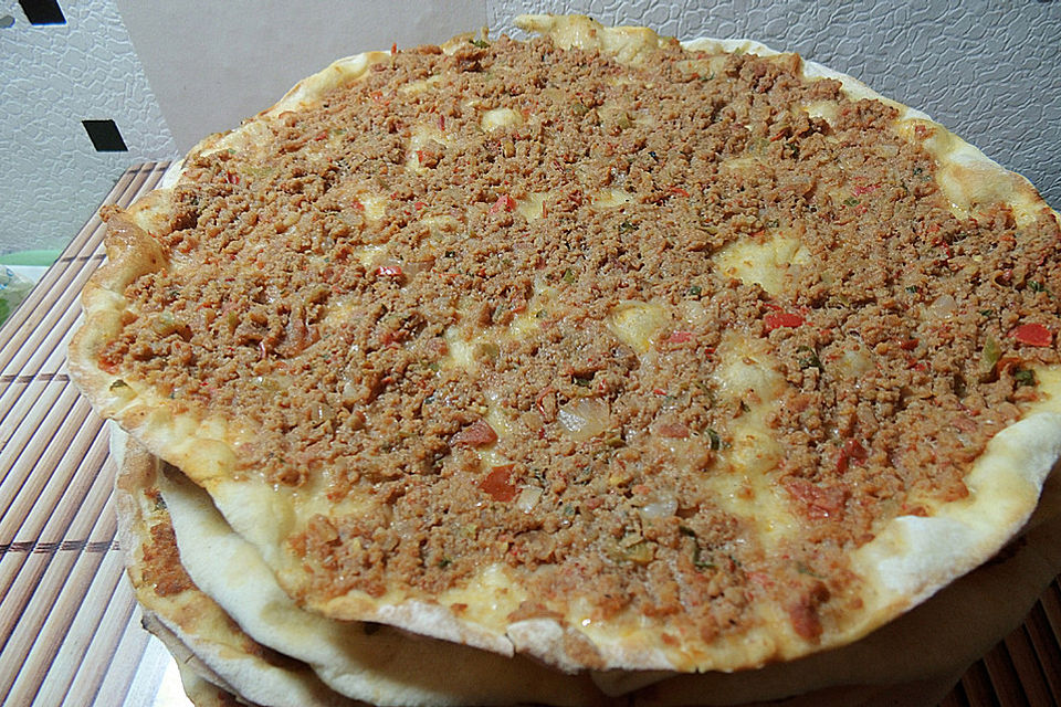 Türkische Pizza aus der Pfanne