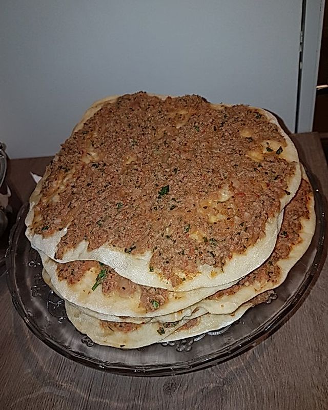 Türkische Pizza aus der Pfanne