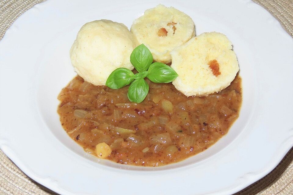 Grießklöße mit Zwiebelsauce - Grießkleeß mit Zwifflsooß