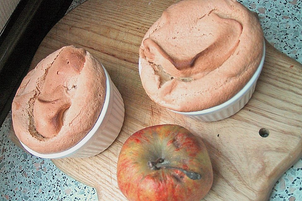 Apfel - Feigen Dessert mit Erdnuss - Baiser