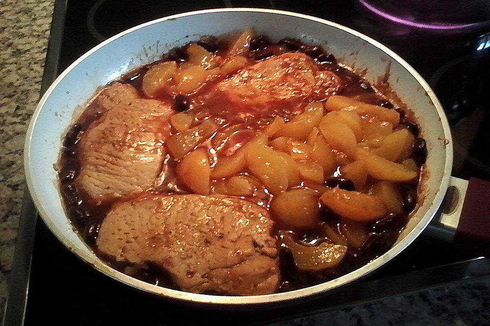 Schnitzelfleisch süß-sauer mit Kidneybohnen und Aprikosen