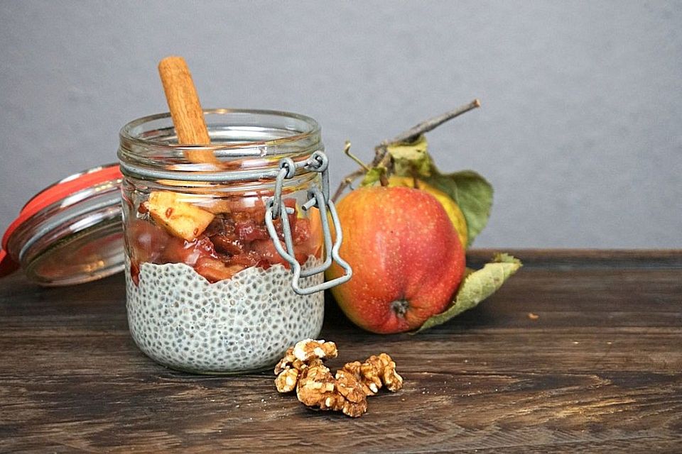 Bratapfel-Chia-Pudding