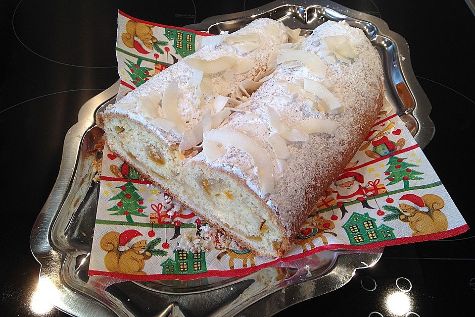 Kokos-Stollen mit Mango-Marzipan-Füllung