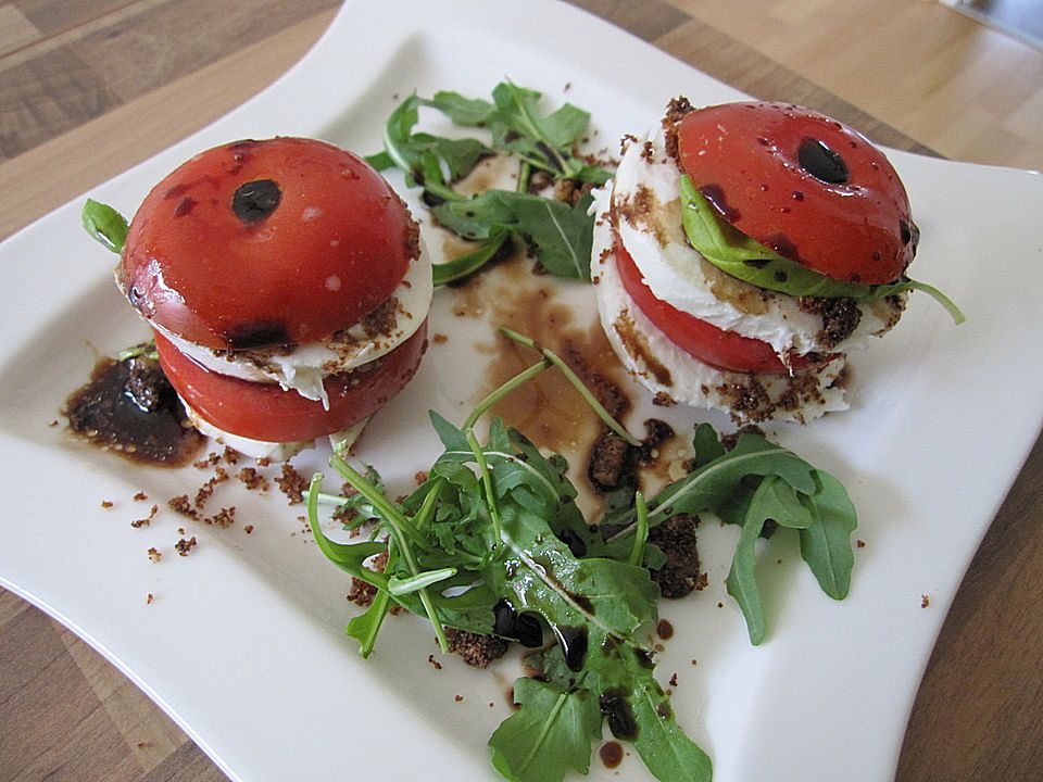 Tomaten-Mozzarella-Türmchen mit Sardellenbröseln von GourmetKathi| Chefkoch