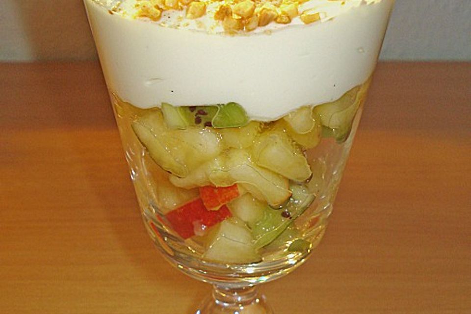 Obstsalat mit Sahnequark und Zimtzucker