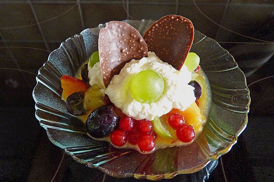 Obstsalat mit Sahnequark und Zimtzucker