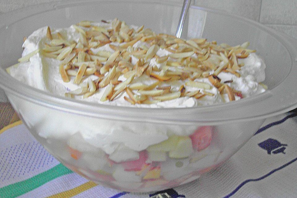 Obstsalat mit Sahnequark und Zimtzucker