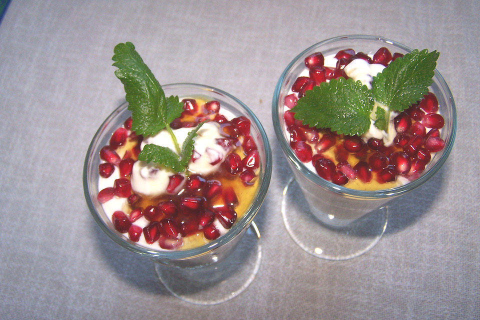 Griechischer Joghurt-Honig-Granatapfel-Dessert