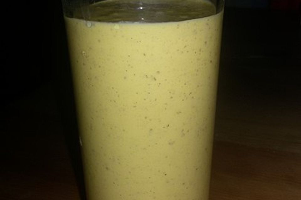 Quarksmoothie mit Orange, Möhre, Banane und Vanille