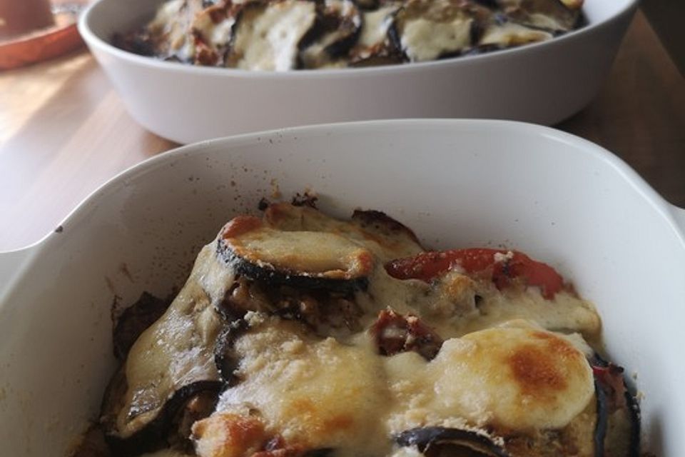 Vegetarische Moussaka auf Walnuss-Champignon-Fenchel-Basis mit Parmesansauce