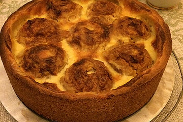 Bratapfelkuchen mit Sahne-Pudding-Füllung