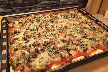 Flammkuchen Mit Hack Und Kurbissauce Von Carly001 Chefkoch