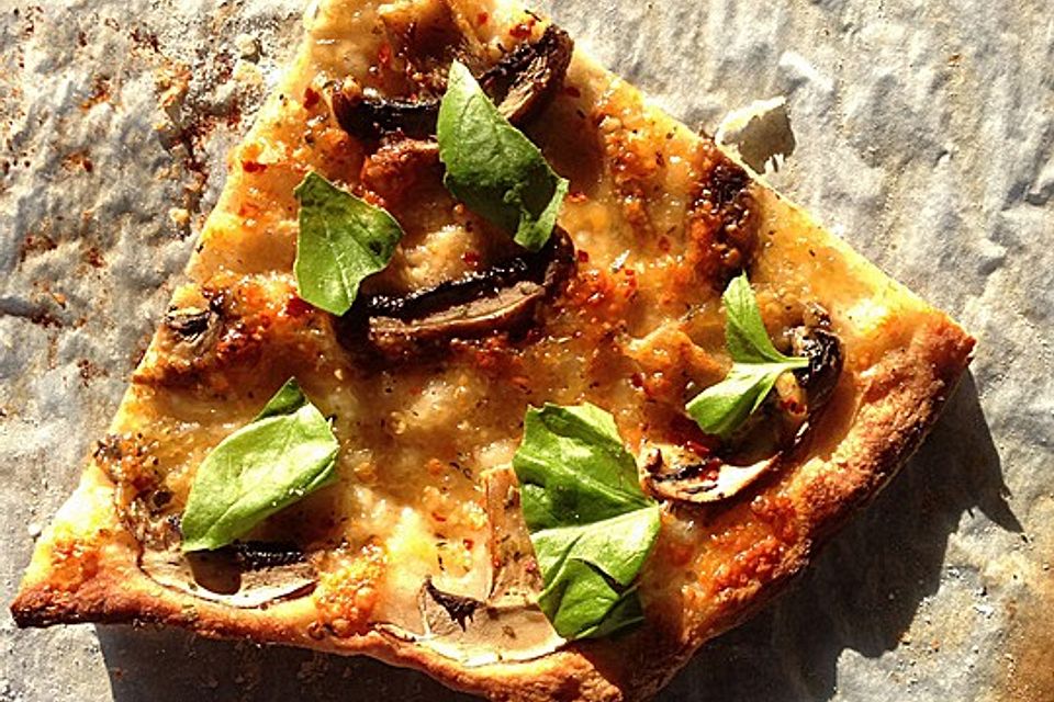 Pizza Funghi aus Sauerteig