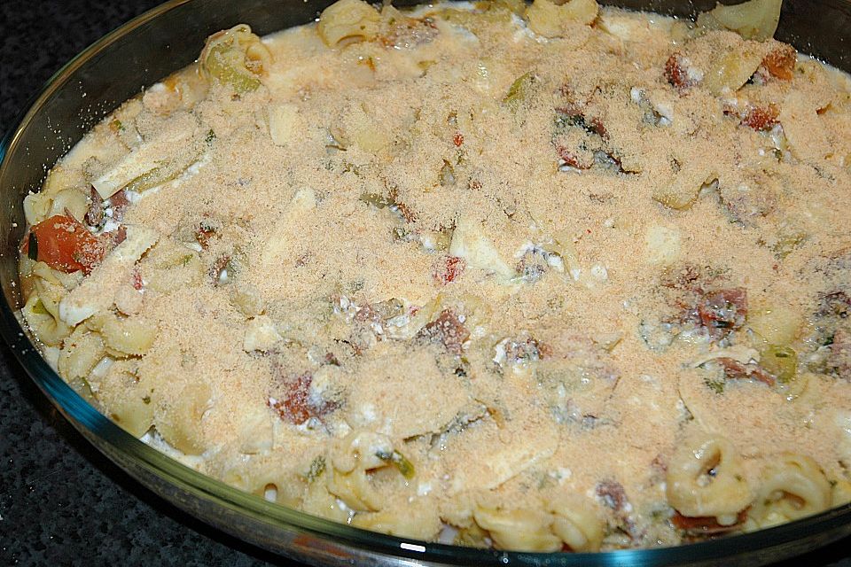 Tortelliniauflauf mit Salbei und Parmaschinken