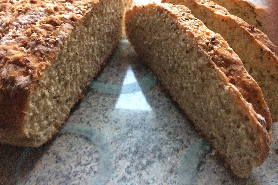 Rustikales Dinkelvollkorn Fladenbrot mit Chia