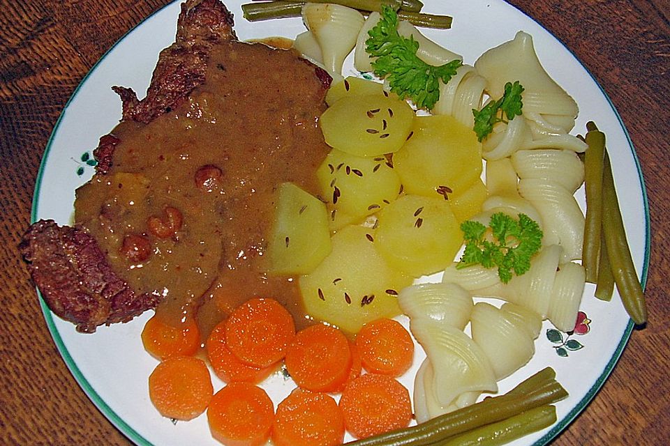 Beiried in Zwiebel - Rosinen - Rotwein - Sauce