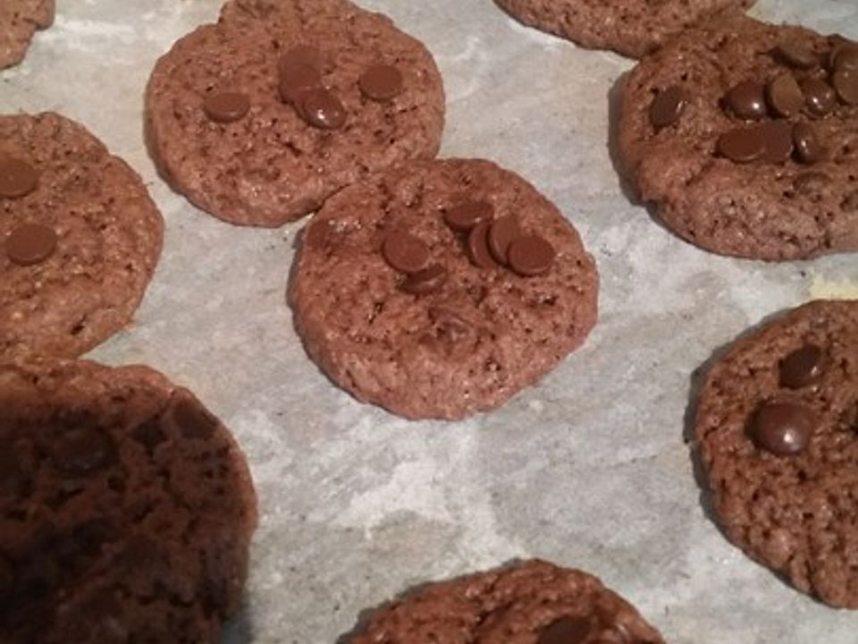 Schokoladen-Knusper-Kekse mit Nougatlikör von tommy07| Chefkoch