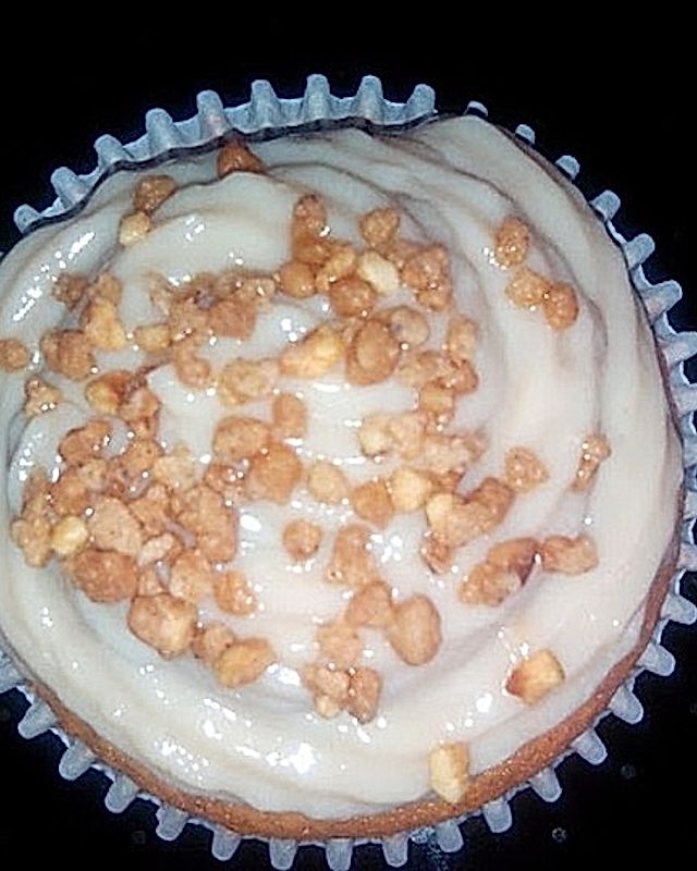 Haselnussmuffins mit Pudding-Topping und Haselnusskrokant