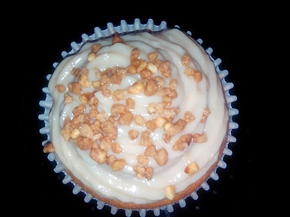 Haselnussmuffins mit Pudding-Topping und Haselnusskrokant von ...