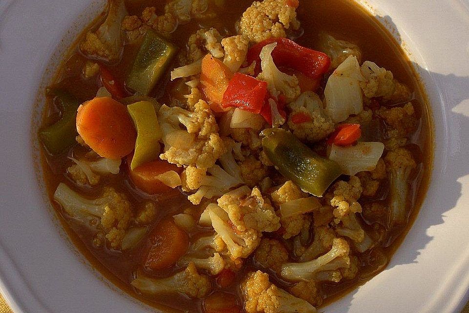 Buntes Gemüse-Kartoffel-Curry