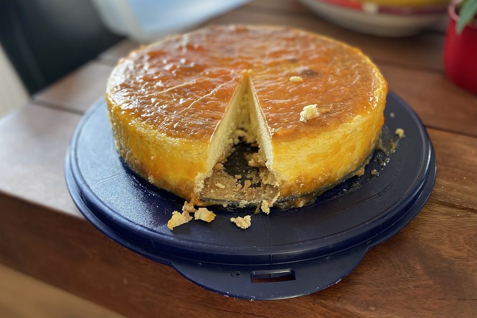 Marzipan-Cheesecake mit Blutorangenguss